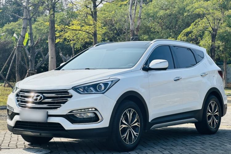 Used Hyundai Santa Fe 2017 2.0T Automatic Two-Wheel Drive Smart Version 7 Seats