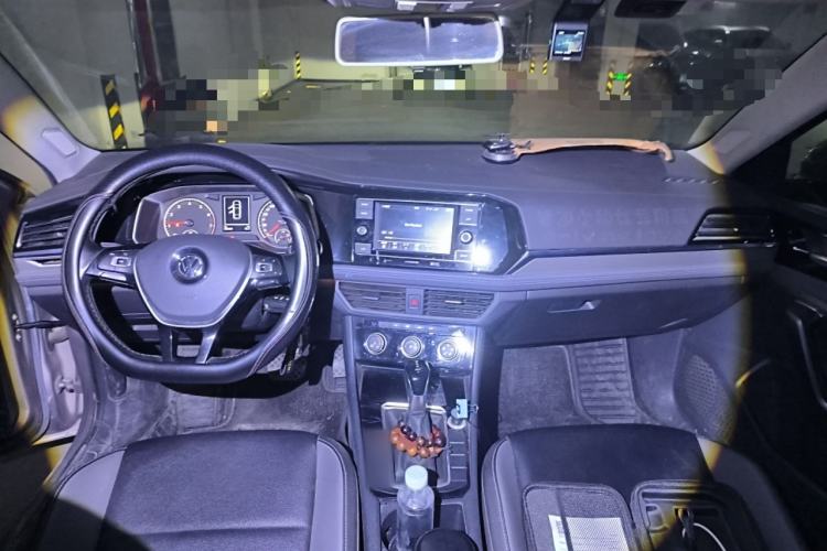 Used Volkswagen Sagitar 2019 200TSI DSG Comfort Version China VI Standard Center Console