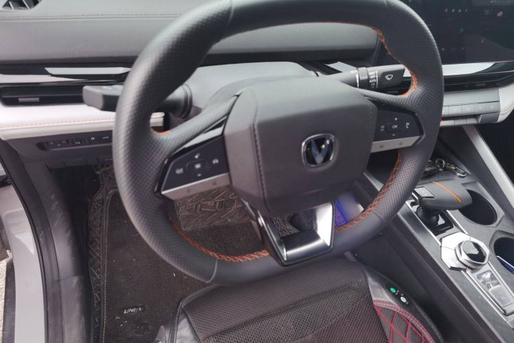 Used CHANGAN UNI-V iDD 2024 Blue Whale Smart Electric iDD 136km ZhiKu Model