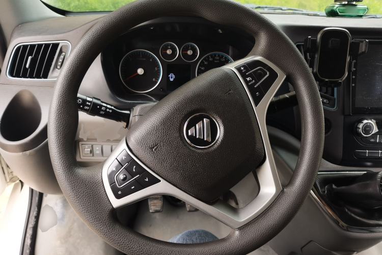 Used Foton Toano 2024 Geely Xianghuo Van 2.5T Manual Extended Wheelbase Mid-Roof Design Rear Dual Tires 3-Seater Steering Wheel