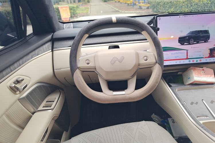 Used ONVO Luxeed L90 2025 Model—Max Seven-Seater Version
