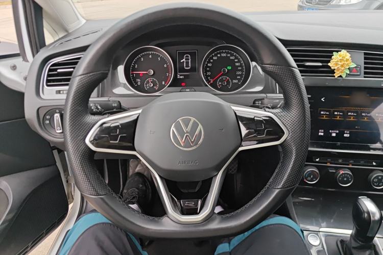 Used Volkswagen Golf 2020 Zhiai Edition 200TSI DSG Comfortable & Ambitious Version Steering Wheel