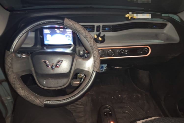 Used Wuling Hongguang MINIEV 2021 Macaron Fashion Model Lithium Iron Phosphate Center Console