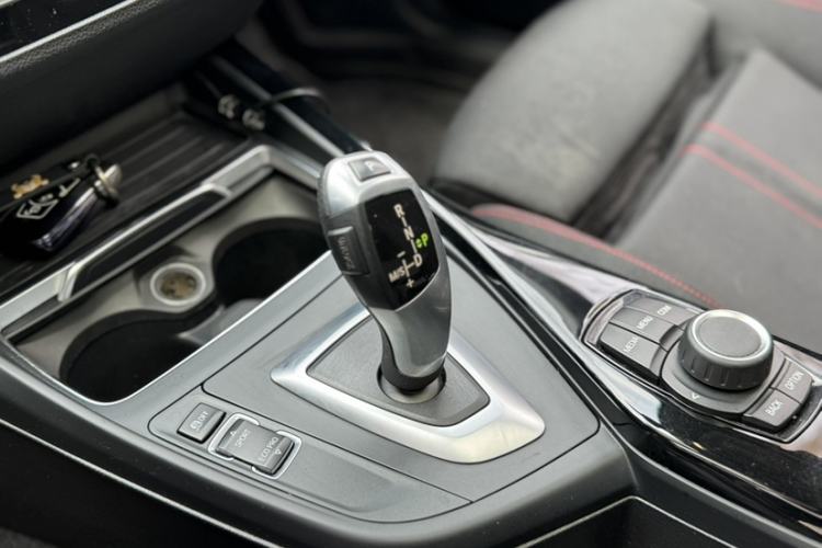 Used BMW 1 Series 2018 118i Sport Design Package Interior 8