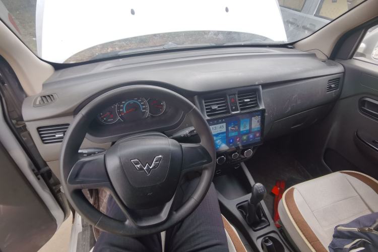 Used Wuling Rongguang V 2018 1.5L Standard Version
