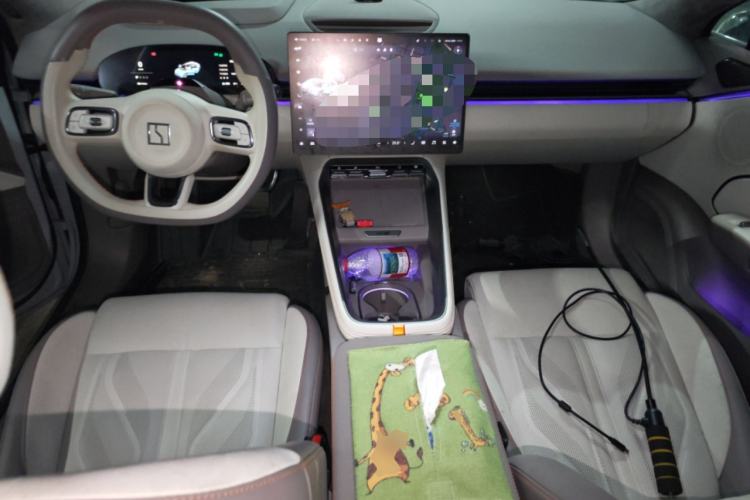 Used Zeekr 007GT 2025 Long-Range Rear-Wheel Drive Intelligent Driving Version 100 kWh Center Console