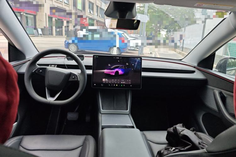 Used Tesla Model Y 2025 Rear-Wheel Drive First Edition Center Console