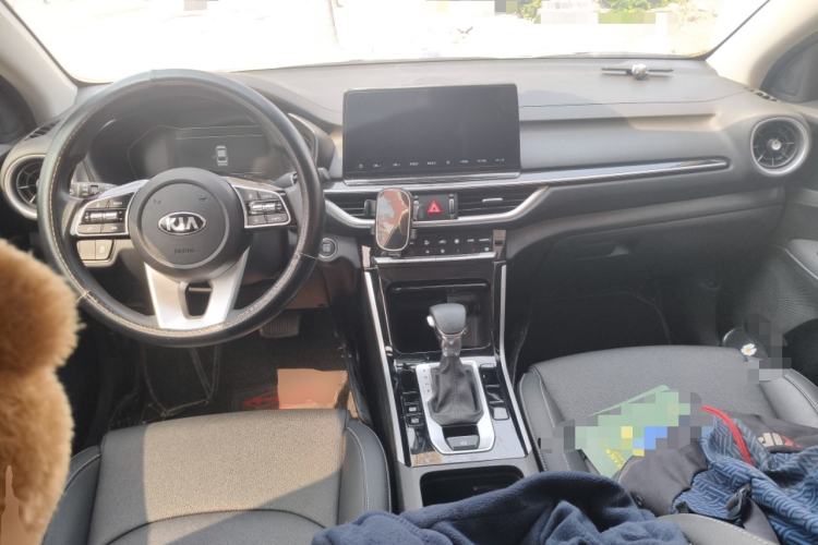 Used Kia K3 2021 1.5L CVT Fashion Edition Center Console