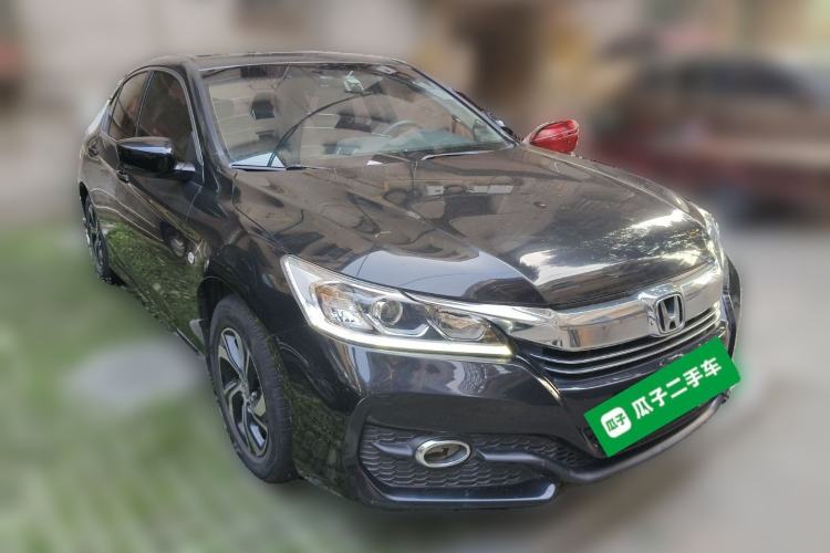 Used Honda Accord 2016 2.0L Comfort Edition Front Right 45 Deg