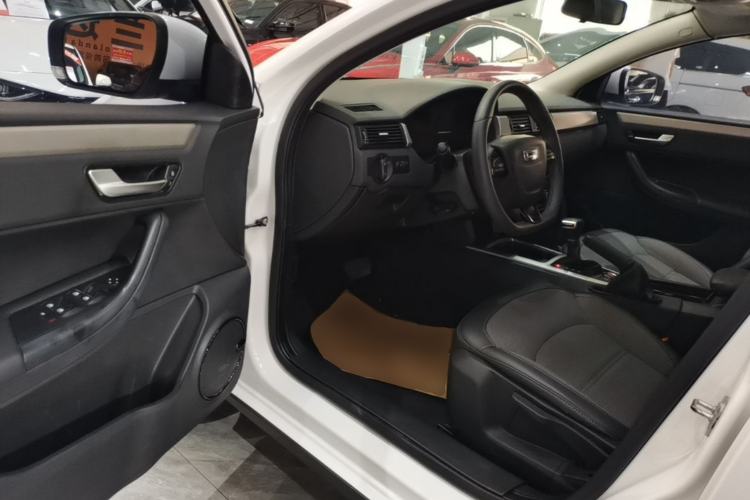 Used Qoros 3 2016 Urban SUV 1.6T Automatic Zhiyue Model