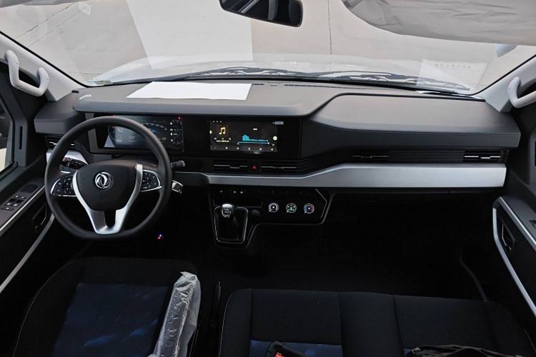 Used Dongfeng Yufeng Yufeng 2023 V9+ 2.0T Manual Front-Wheel-Drive Multi-Function Mid-Roof Van with 7/8/9 Seats
