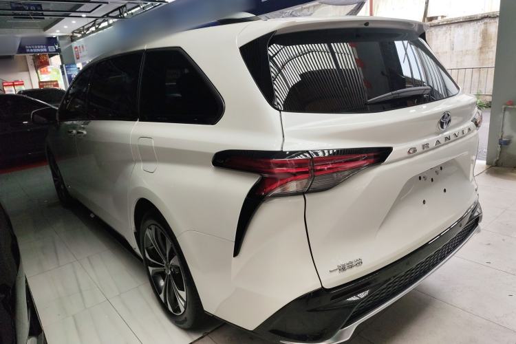 Used Toyota Granvia 2022 2.5L Hybrid Flagship Edition Rear Left 45 Deg