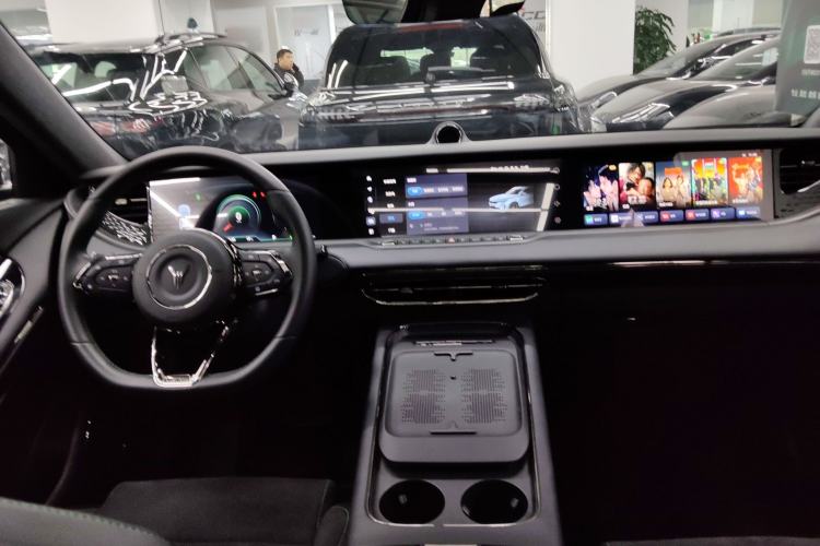 Used VOYAH FREE 2025 318 318 km Rear-Drive Touring Edition Center Console