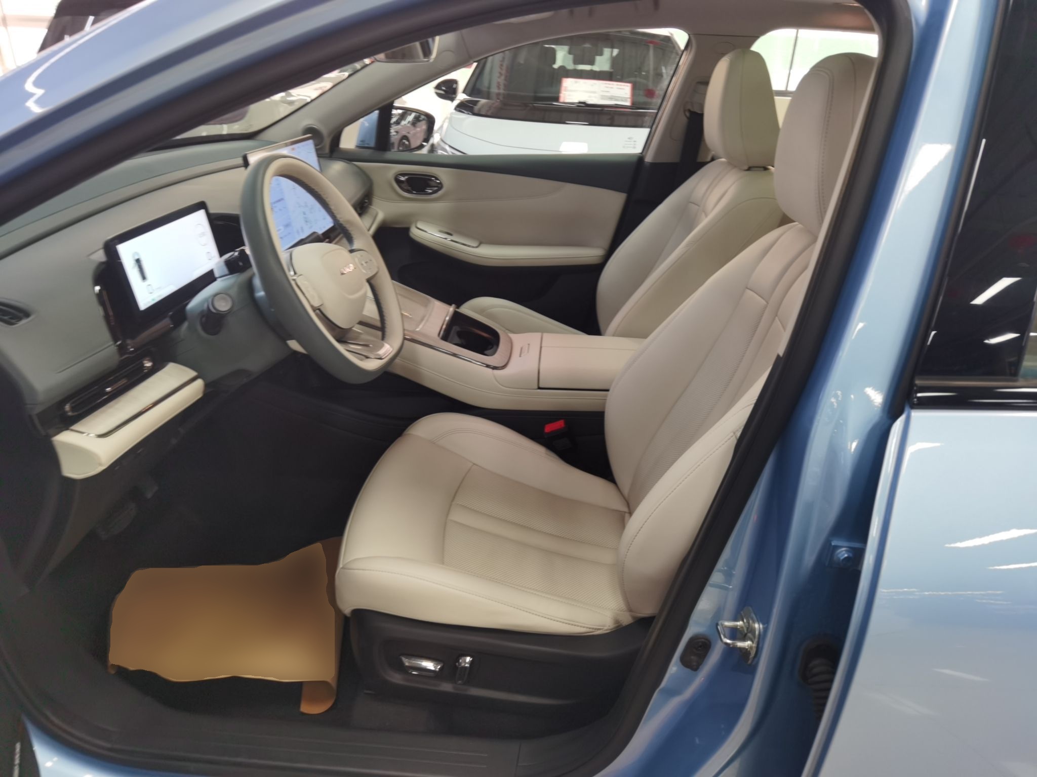 المقاعد الأمامية داخل السيارة