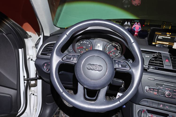 Used Audi Q3 2017 35 TFSI Fashion Model Steering Wheel