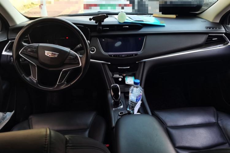 Used Cadillac XT5 2016 25T Luxury Model Center Console