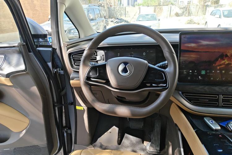 Used Denza D9 2022 DM-i 1040 Prestige Model