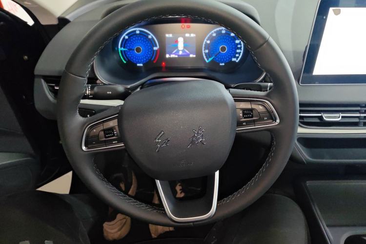 Used Hongqi E-QM5 2025 500km Range Commuter Version