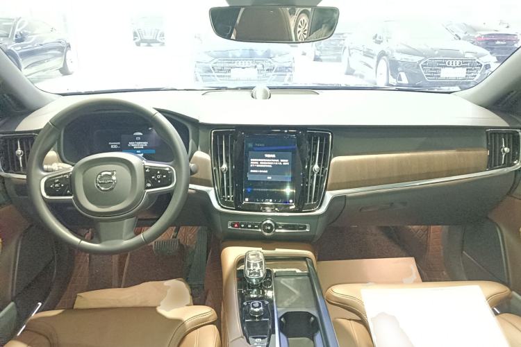 Used Volvo S90 2024 B5 Luxury Smart Edition Center Console