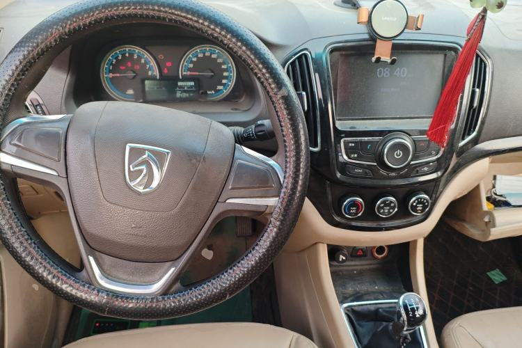Used Baojun 730 2014 1.5L manual Comfort ESP version 7 seats
