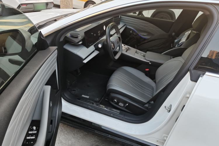 Used Geely Galaxy E8 2024 550 km Range Rear-Drive Dragon Edition
