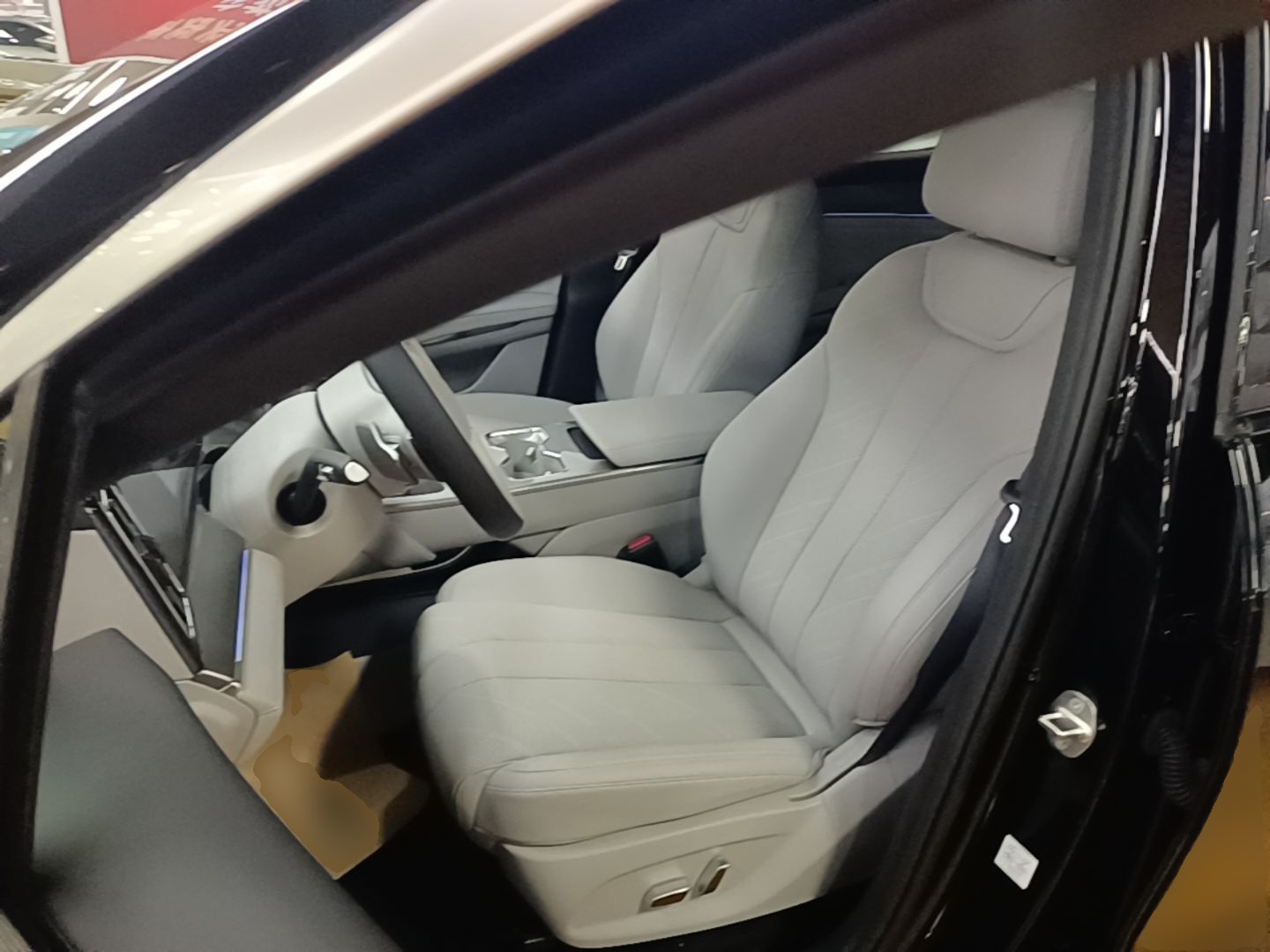 BYD Song Ultra EV 2026 Model DM-i 205KM Superior Edition — снимка 17