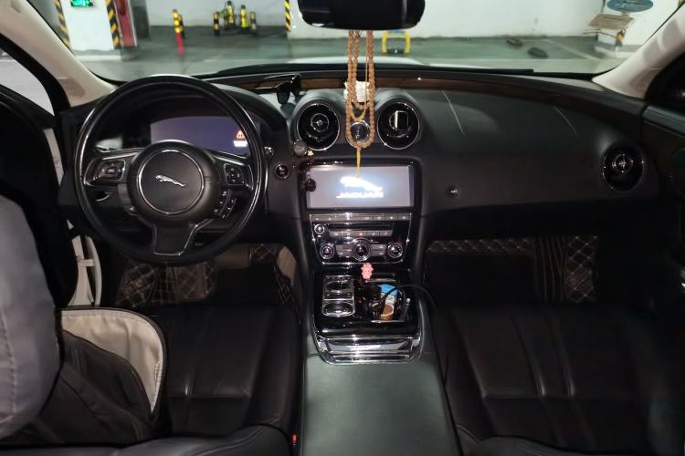 Used Jaguar XJ 2018 XJL 3.0 SC Two-Wheel-Drive Elegant Business Edition Center Console