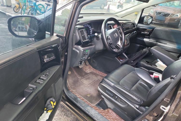 Used Honda Elysion 2019 2.0L Hybrid Supreme Edition Driver Seat