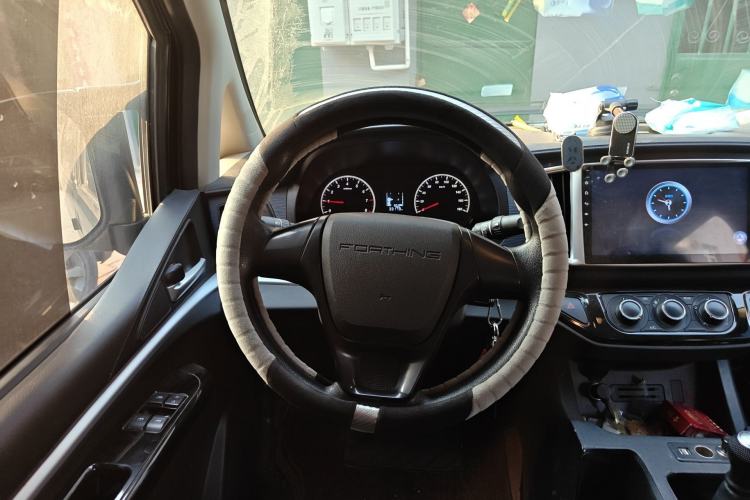 Used FORTHING Lingzhi 2023 M5L 1.6L Base Model 5 Seats Steering Wheel