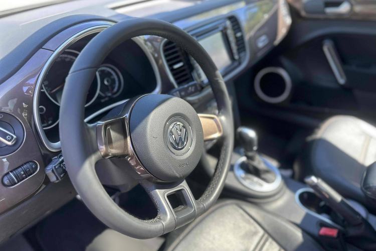 Used Volkswagen Beetle 2015 180TSI model
