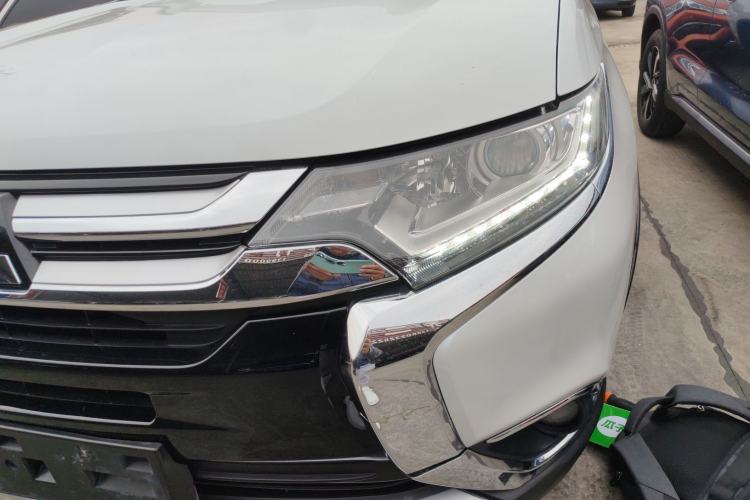 Used Mitsubishi Outlander 2018 2.0L Two-Wheel-Drive Jiale Edition 7-Seater
