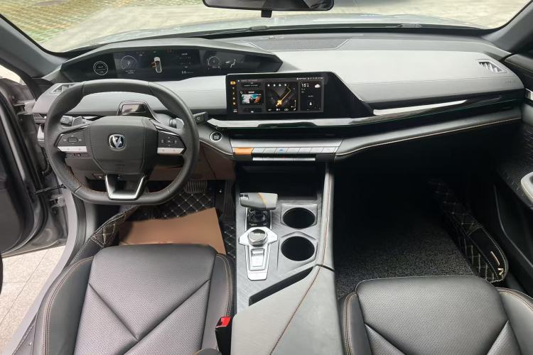 Used Changan UNI-V 2022 1.5T Prestige Version