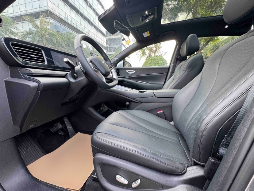 Переднее сиденье в автомобиле