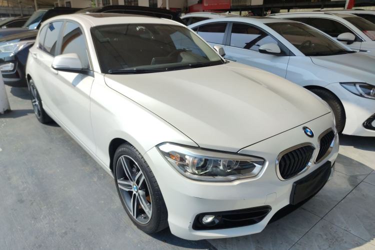 Used BMW 1 Series 2018 118i Sport Design Package Front Right 45 Deg