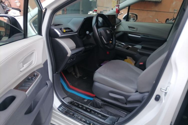 Used Toyota Granvia 2023 2.5L Hybrid Comfort Edition
