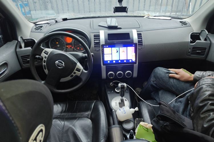 Used Nissan X-Trail 2010 2.5L CVT Flagship Edition 4WD Center Console