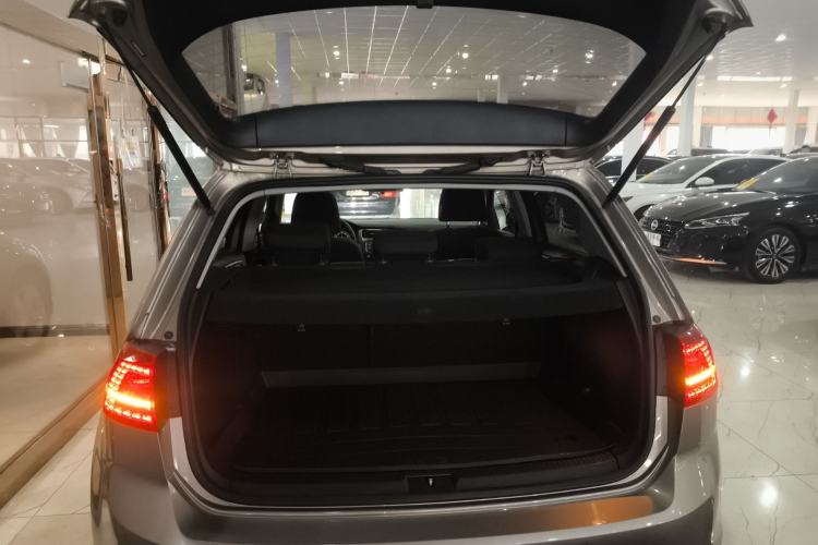 Used Volkswagen Golf 2017 1.6L Automatic Comfort Million-Vehicle Anniversary Edition
