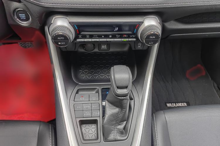 Used Toyota Wildlander 2020 2.0L CVT 4x4 Luxury Edition Gear Lever