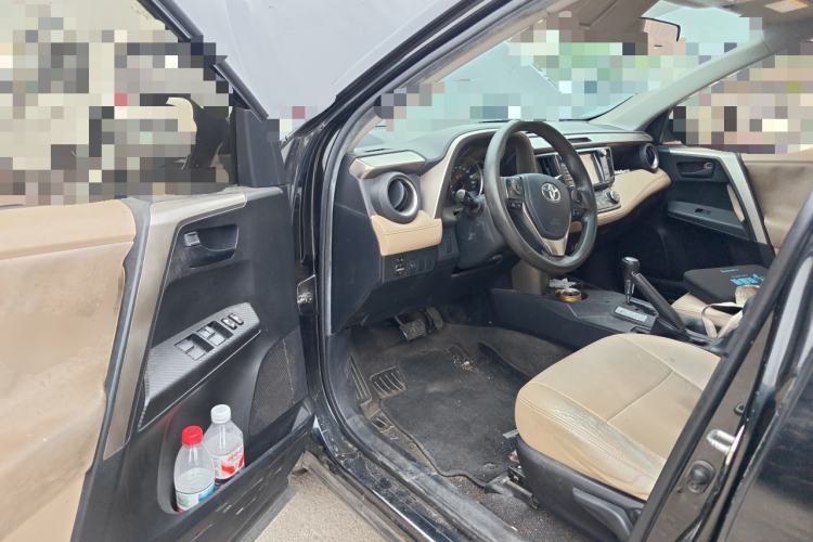 Used Toyota RAV4 2015 2.0L CVT Two-Wheel Drive Fashion Edition Driver Seat