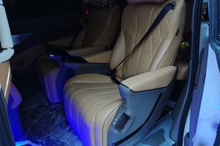 Used Denza D9 2022 DM-i 970 Four-Wheel Drive Prestige Model
