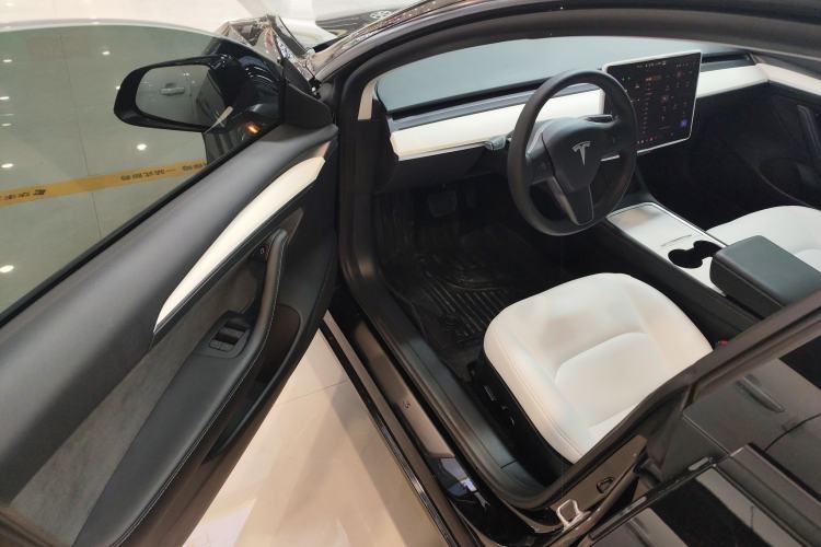 Used Tesla Model 3 2022 Rear-Wheel-Drive Version Interior 3