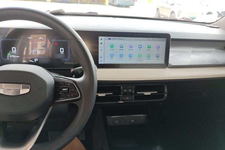 Used Geometry E Firefly 2024 301km Starlight Center Console