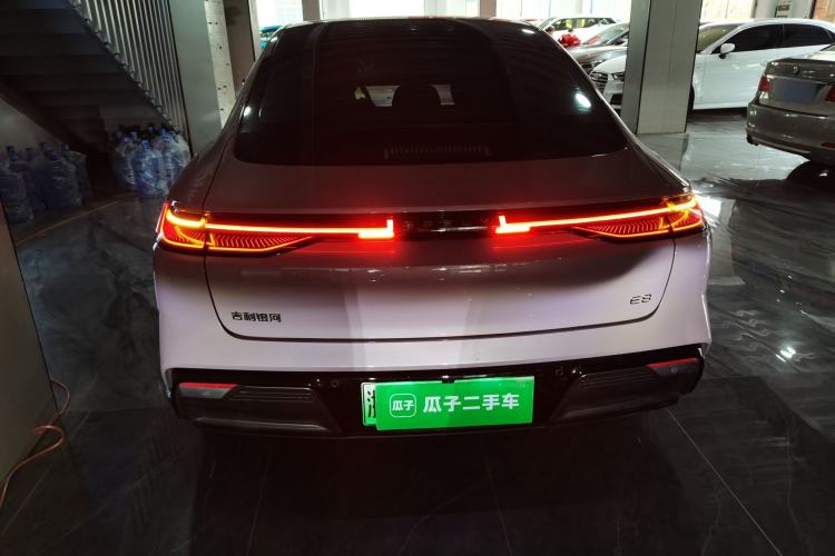 Used Geely Galaxy E8 2024 665 km Range Rear-Drive Starship Intelligent Driving Version

