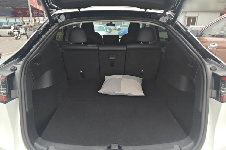 Used Tesla Model Y 2023 Long-Range All-Wheel-Drive Version