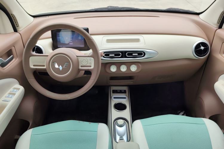 Used Wuling Hongguang MINIEV 2025 Four-Door Version Advanced Edition Center Console