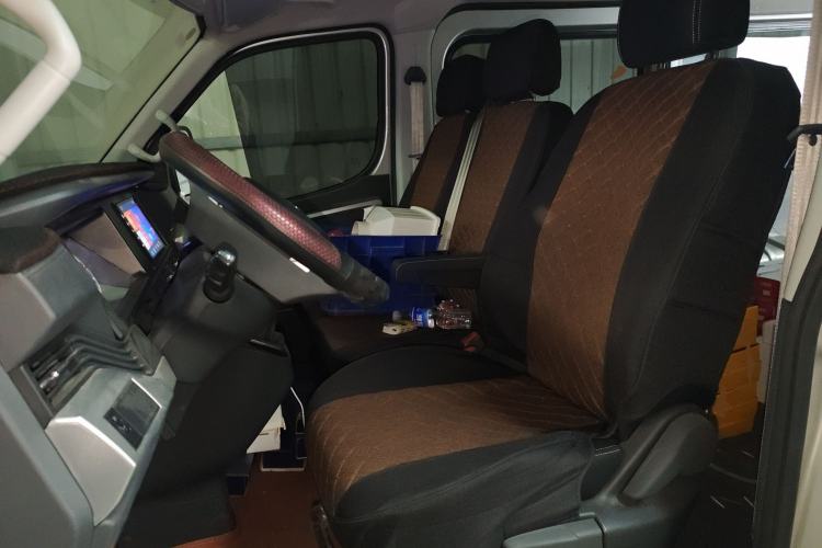 Used Dongfeng Yufeng 2023 V9+ 2.0T Manual Front-Drive Multi-Function Short-Chassis Mid-Height 5/6-Seater
