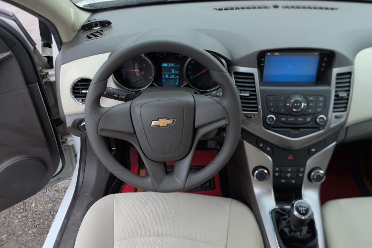 Used Chevrolet Cruze 2015 1.5L Classic SL MT Steering Wheel