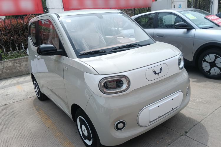 Used Wuling Hongguang MINIEV 2024 3rd Generation 215km Youth Edition Front Right 45 Deg