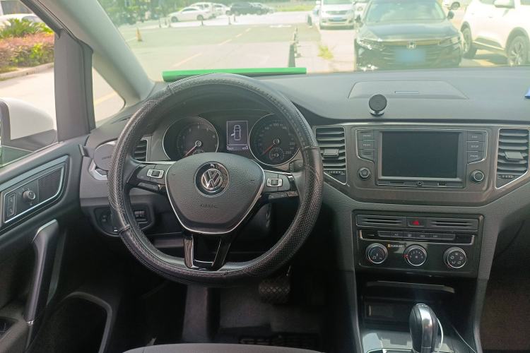 Used Volkswagen Golf Sportsvan 2016 230TSI Automatic Trend Edition Steering Wheel