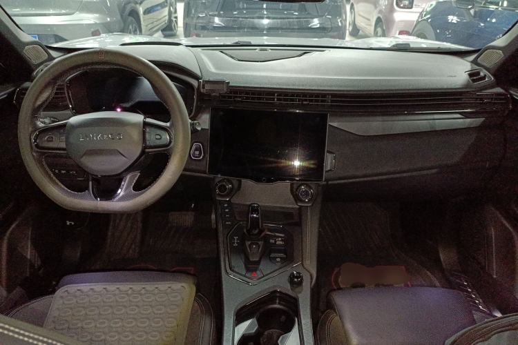 Used Lynk & Co 01 EM-P 2023 1.5TD EM-P Dawn Edition Center Console